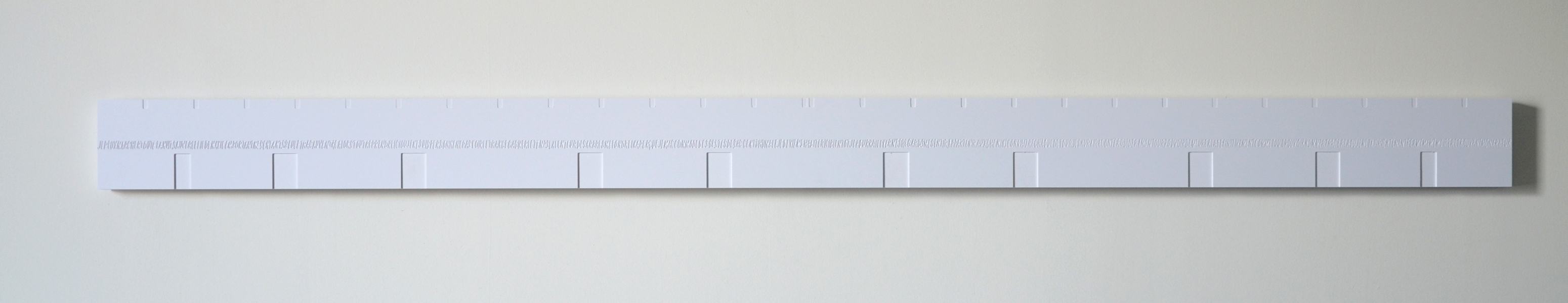 Je peux marcher toute la nuit, dessin, maquette, pvc blanc gravé du texte de l'installation in situ dans le hangar G2 à Bordeaux, acquisition collection a-urba, Bordeaux, 2013,photo 2, Emmanuel ARAGON