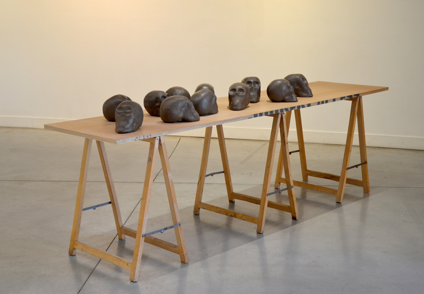 Des visages, terre cuite, installation, Emmanuel ARAGON, 2015