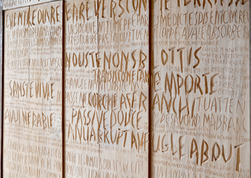 Armoire ancienne début XIXès, texte gravé, Emmanuel Aragon, installation, 2014