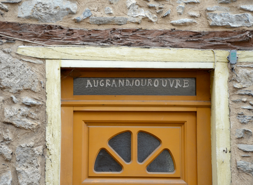 Emmanuel ARAGON, Au grand joue ouvre (Tu te hâtes - détail), installation in situ, Allevard, 13/13, 2015