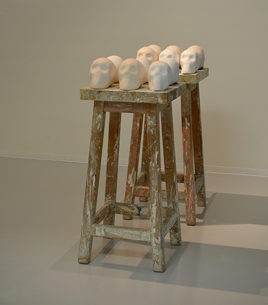 Visages, céramique, Emmanuel Aragon, vue de l'exposition LE MOT, Lormont Bois fleuri, 2022