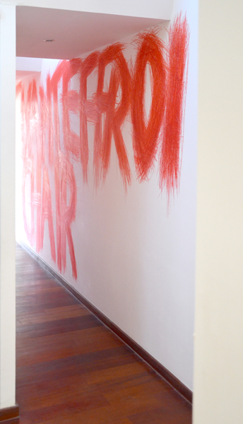 Adore, installation, Emmanuel Aragon, craie de forestier sur mur, galerie Ella Dune, 2015